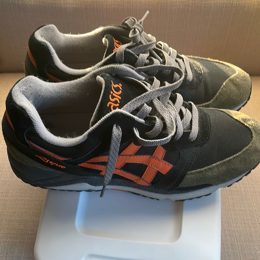 Men ASICS size9